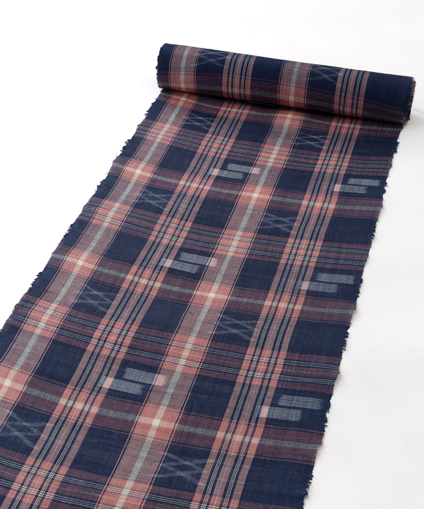 人間国宝 新垣幸子作 八重山手縞上布 着尺 「紺地赤格子に絣」 未