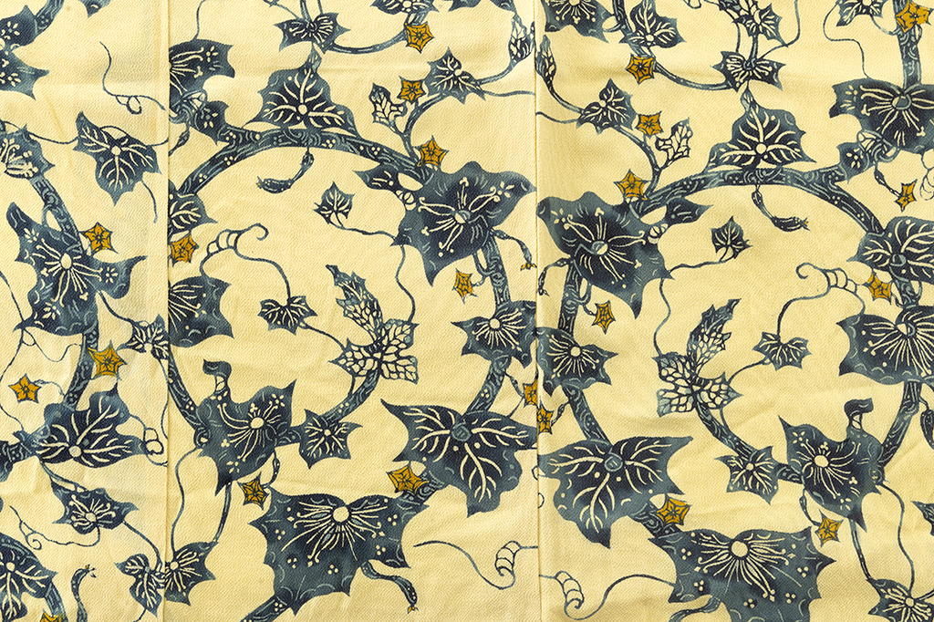 国画会会員 小島悳次郎作 縮緬 型絵染 小紋地 「瓜唐草紋」 未仕立て品