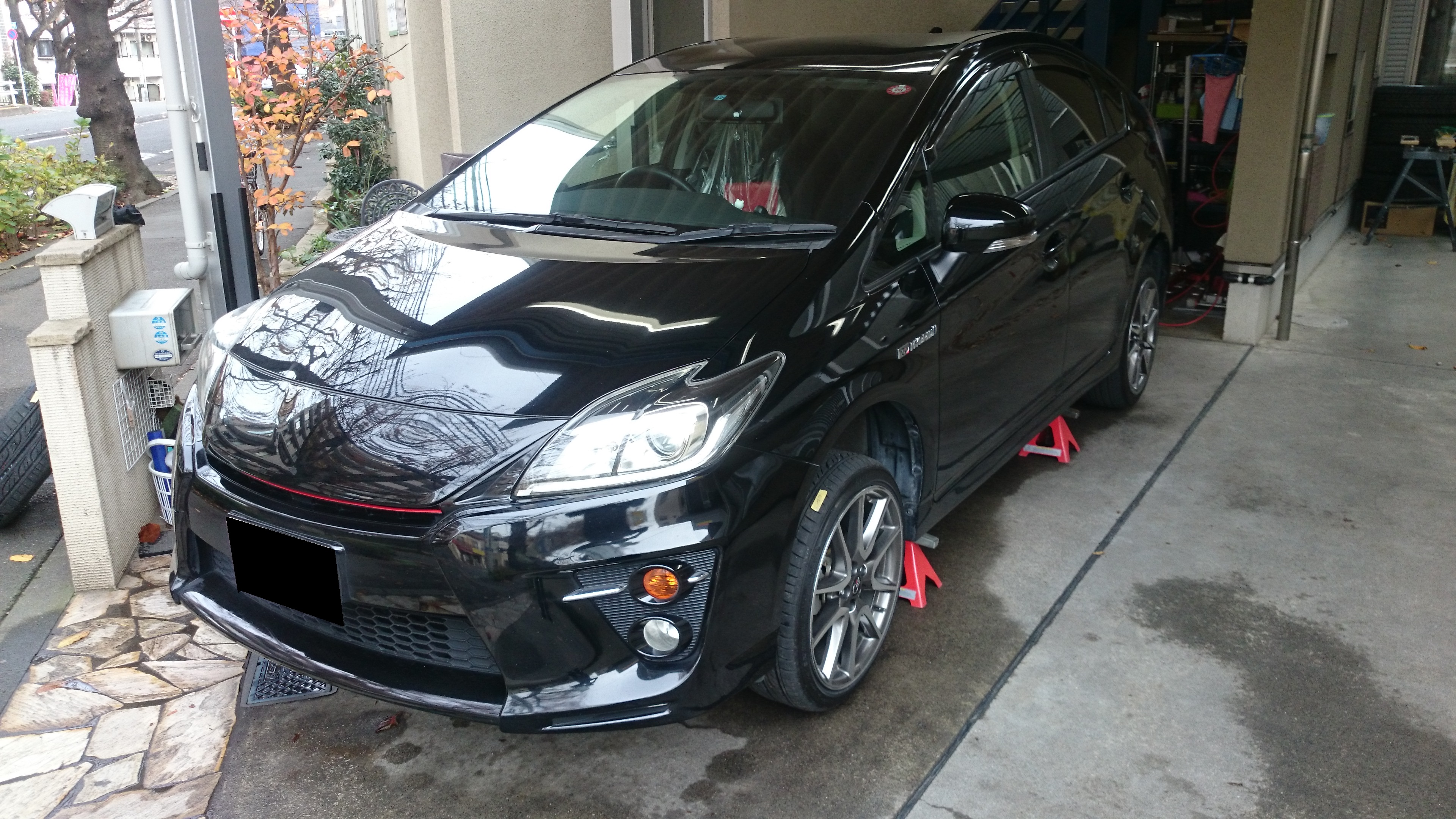 トヨタ プリウス G'S専用ホイール 赤ライン仕様へ 新座市 S様