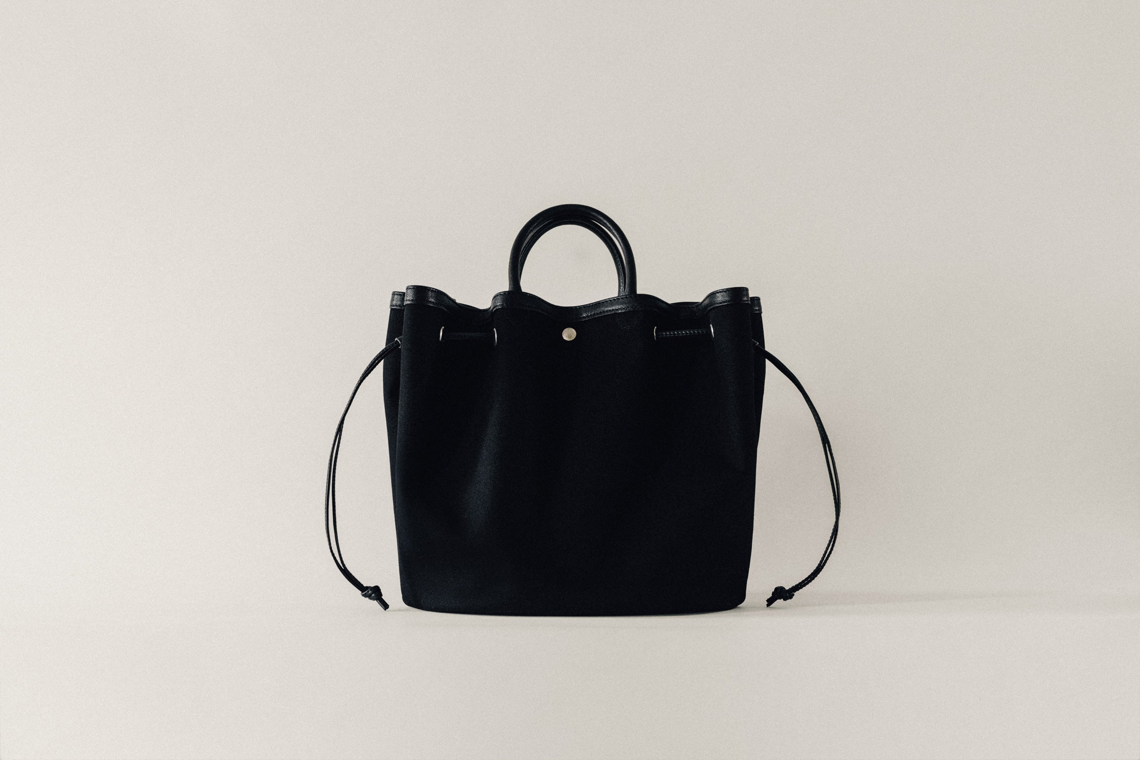 SAC COQUILLE BLACK – TOUT Y EST JP