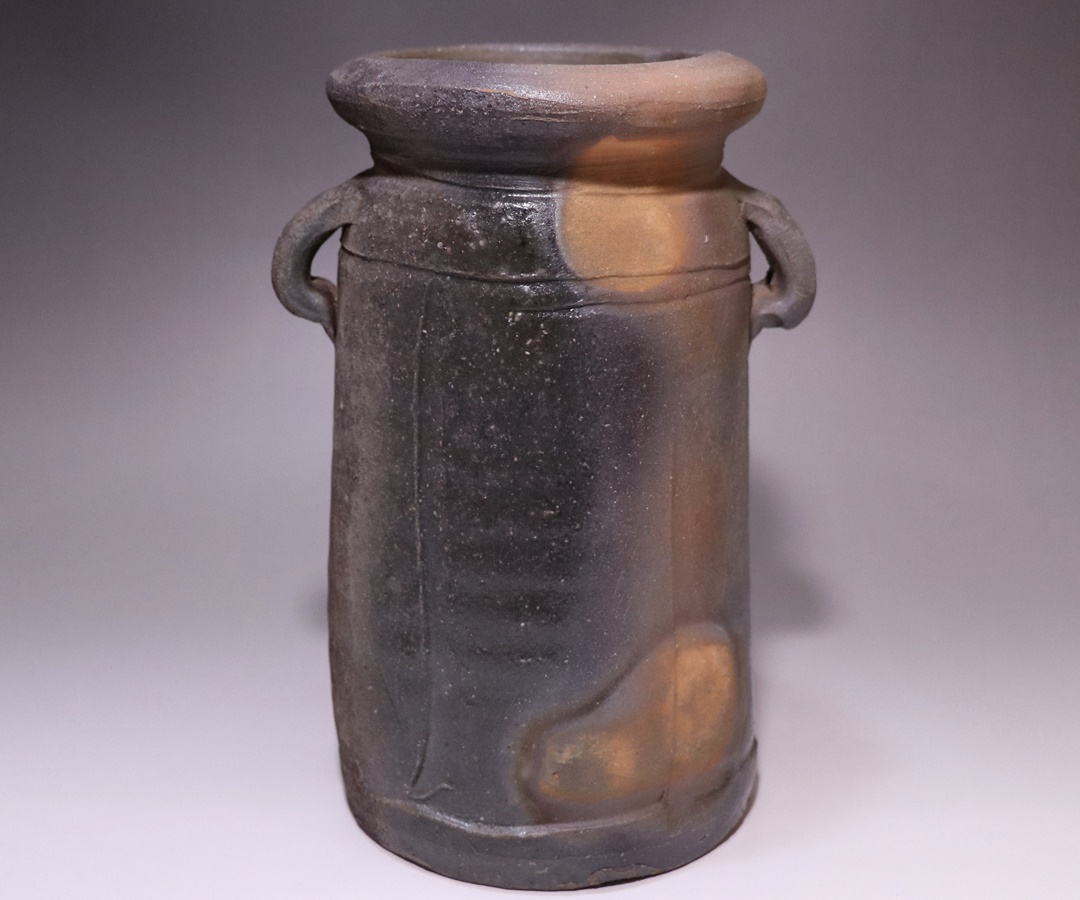 伊勢崎 満 作 「備前耳付水指」 ～備前焼専門卸小売店 川口陶楽苑～