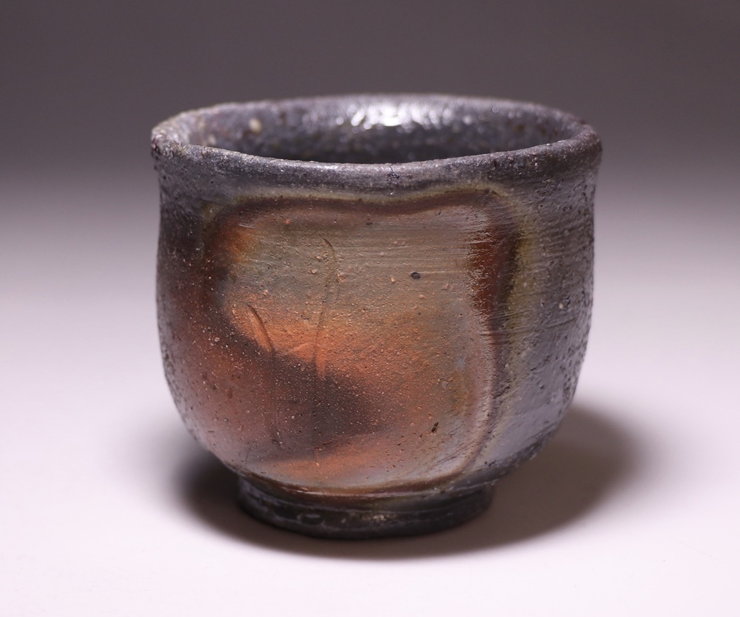 伊勢崎 満 作 「備前耳付水指」 ～備前焼専門卸小売店 川口陶楽苑～