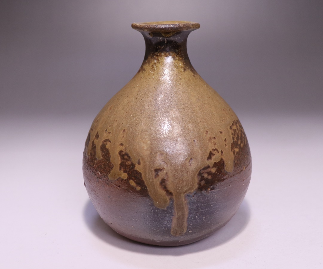 伊勢崎 満 作 「備前徳利」 ～備前焼専門卸小売店 川口陶楽苑～