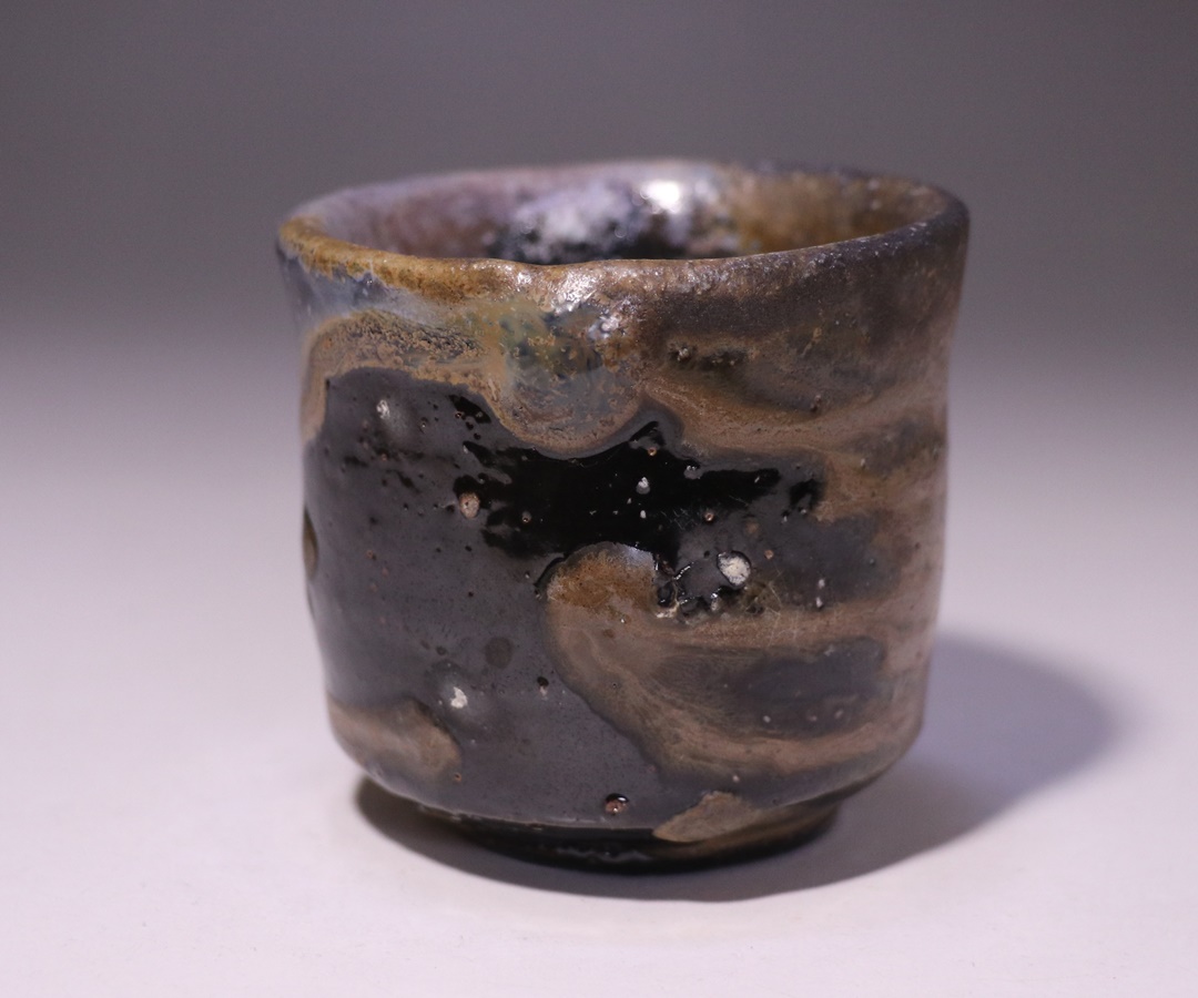 山本 出 作 「備前ブルゴーニュ土緋襷酒呑」 ～備前焼専門卸小売店