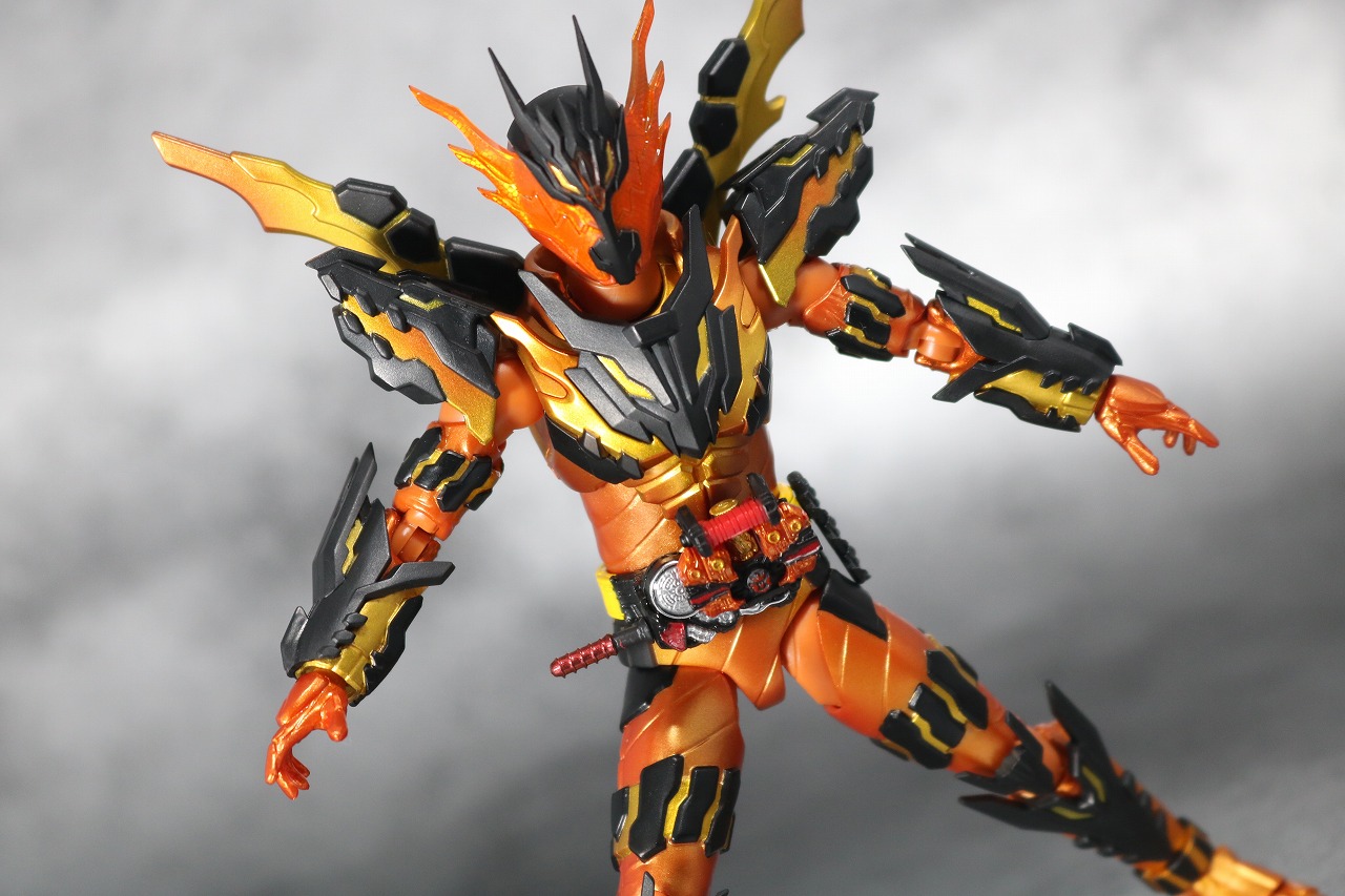 S.H.フィギュアーツ 仮面ライダークローズマグマ レビュー | トイハコ