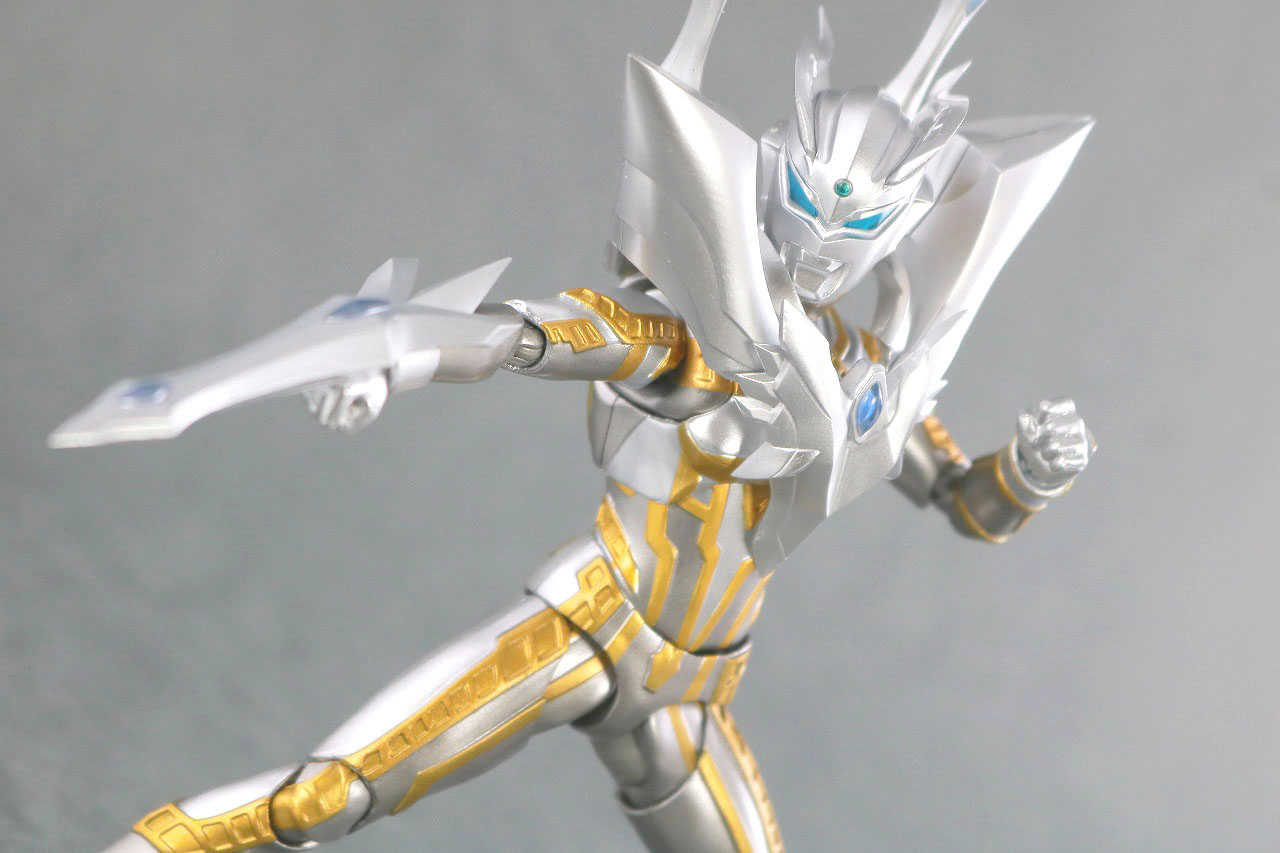 S.H.フィギュアーツ ウルティメイトシャイニングウルトラマンゼロ