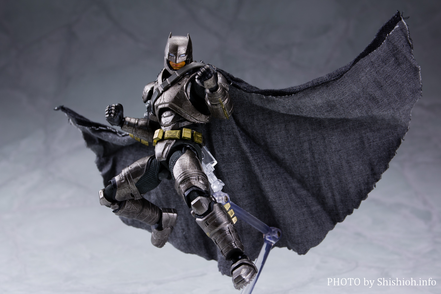 レビュー】MAFEX アーマードバットマン