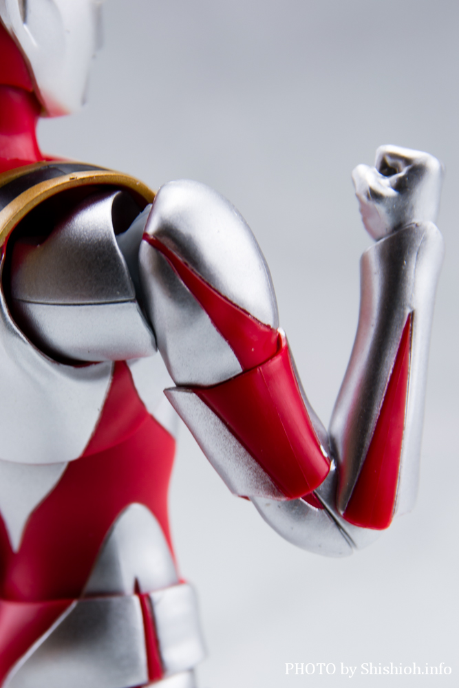 徹底レビュー】S.H.Figuarts（真骨彫製法） ウルトラマンガイア（V2）