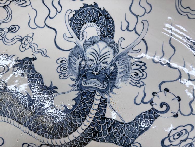 青磁 龍の模様 大皿 送料込み251024 青磁 龍の模様 大皿 送料込み
