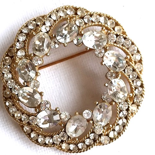 楽天市場】ヴィンテージブローチ Trifari刻印 クリスタルのリース