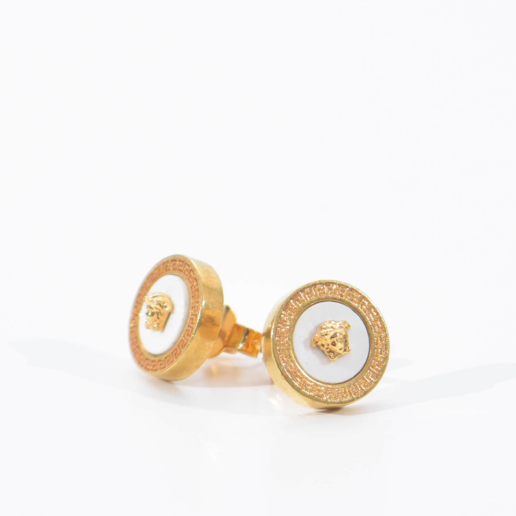 楽天市場】ヴェルサーチ ピアス ゴールド メデューサ レジン ブラック