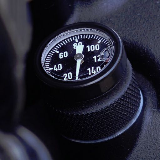 楽天市場】トライアンフ 水冷 ツインエンジン 油温計付き オイル