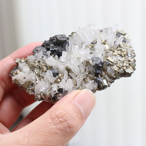 楽天市場】パイライト 水晶クラスター 約153グラム【パワーストーン