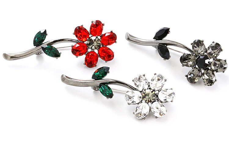 楽天市場】【クーポンで全品半額】ブローチ スワロフスキーブローチ