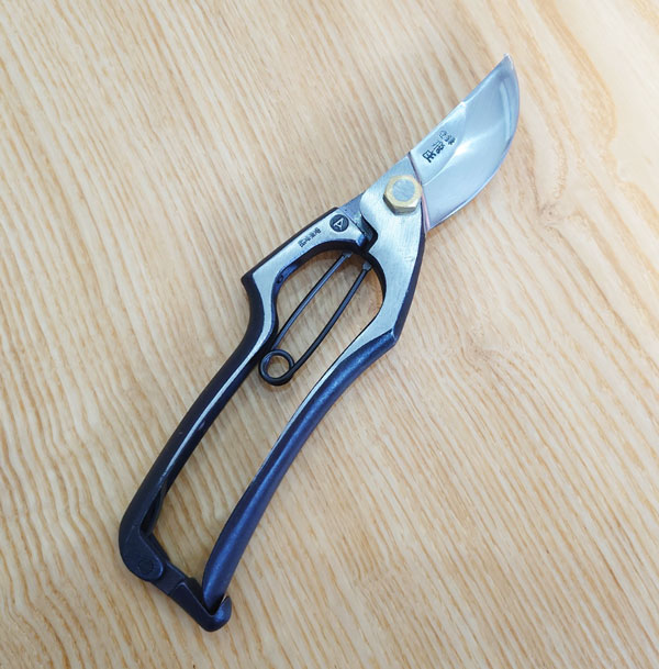 楽天市場】飛庄剪定鋏A型200mm青紙鋼使用【送料無料】 : 金物屋 青鉄