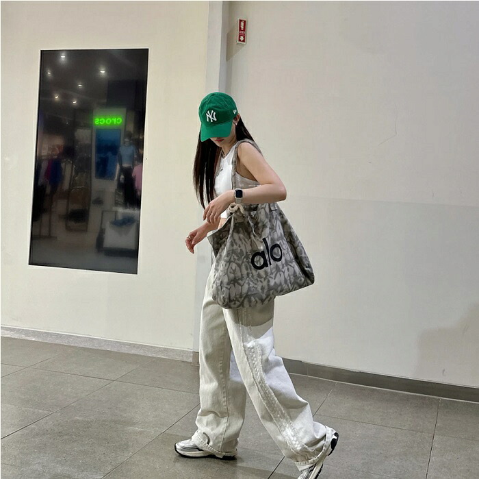 楽天市場】Alo Yoga Iconic Shopper Tote Bag Grey Tiedye アローヨガ