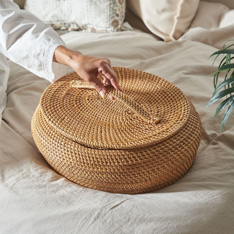 楽天市場】浅型 バスケット ふた付き ラタンバスケット 小物入れ 蓋