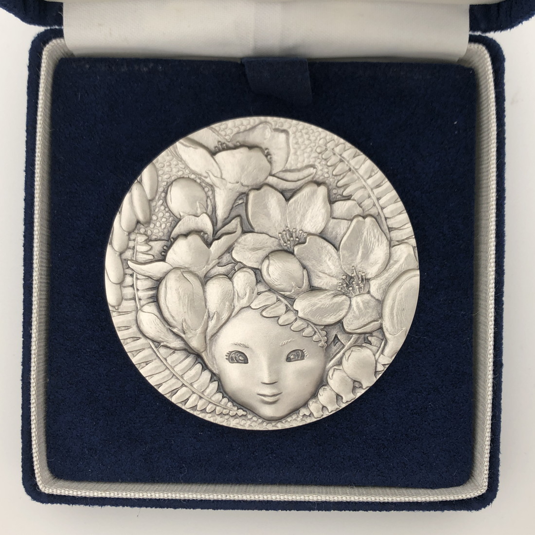 楽天市場】平成17年 桜の通り抜け記念 純銀メダル『紅華』 造幣局 2005