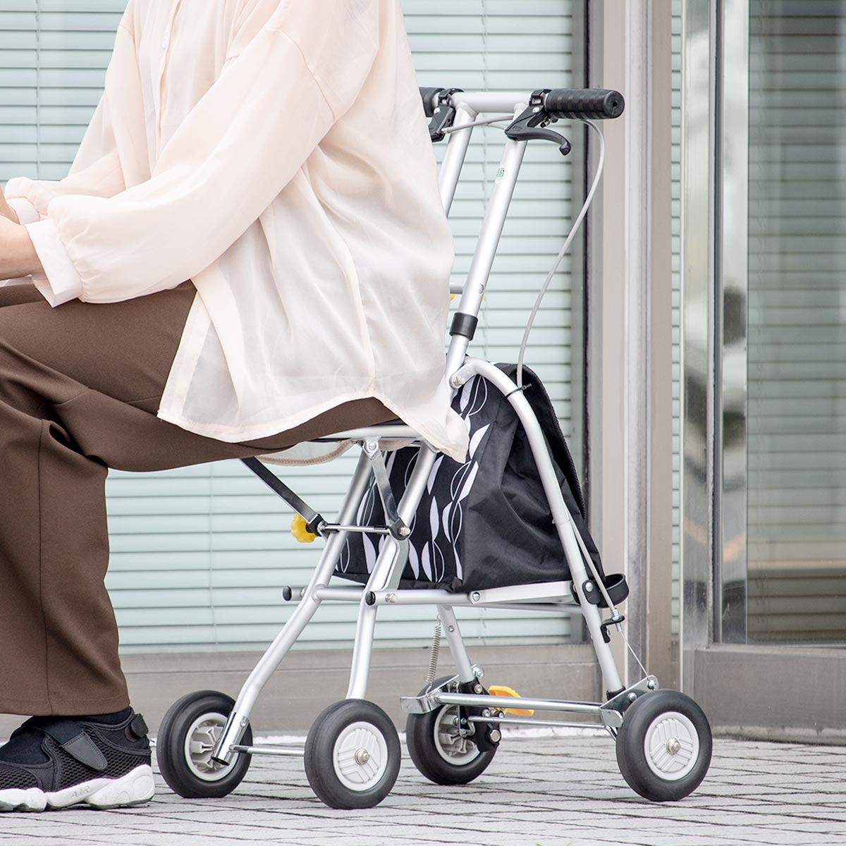 楽天市場】シルバーカー コンパクトタイプ プチカ2 座れる 幸和製作所