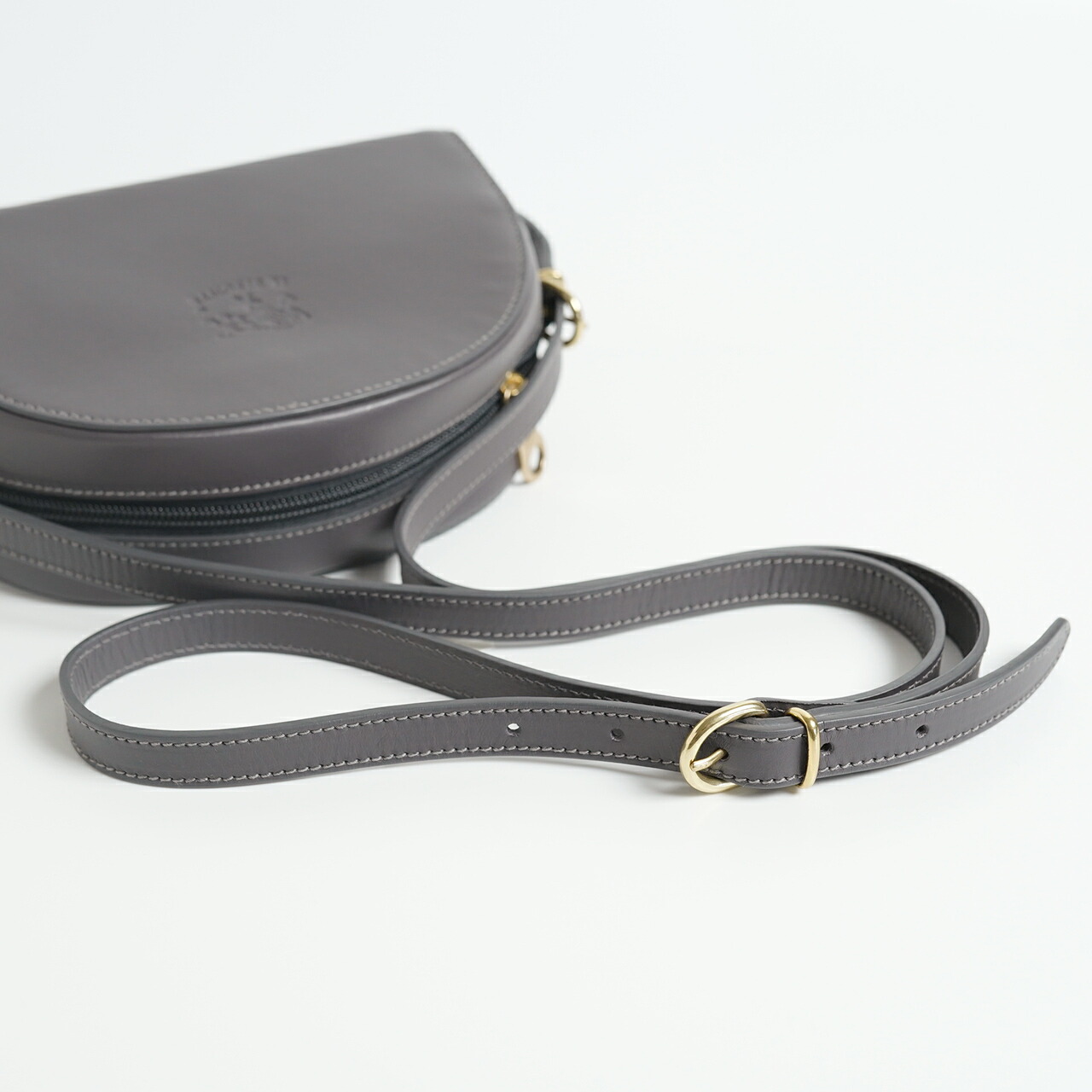 楽天市場】イルビゾンテ IL BISONTE ハーフサークル ショルダーバッグ