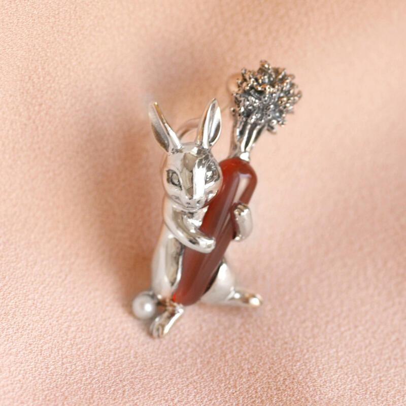 楽天市場】【碌山】 シルバー カーネリアン うさぎ にんじん ブローチ