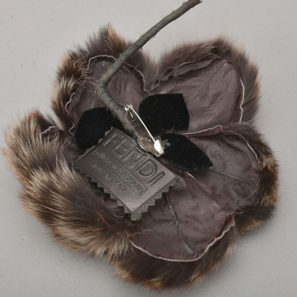 楽天市場】未使用同様 FENDI フェンディ ファー ブローチ コサージュ