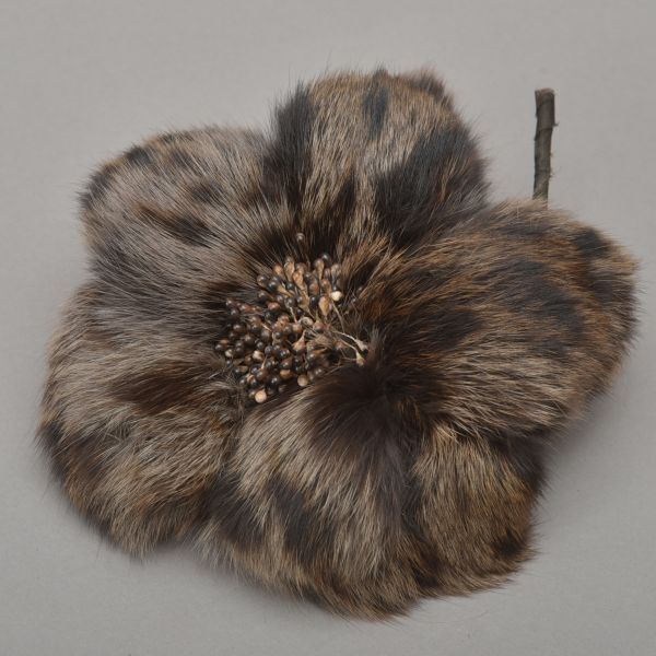 楽天市場】未使用同様 FENDI フェンディ ファー ブローチ コサージュ