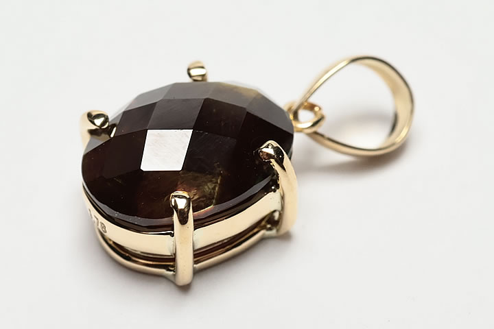 楽天市場】1.78ct奈良県天川村産 レインボーガーネットジェムグレード