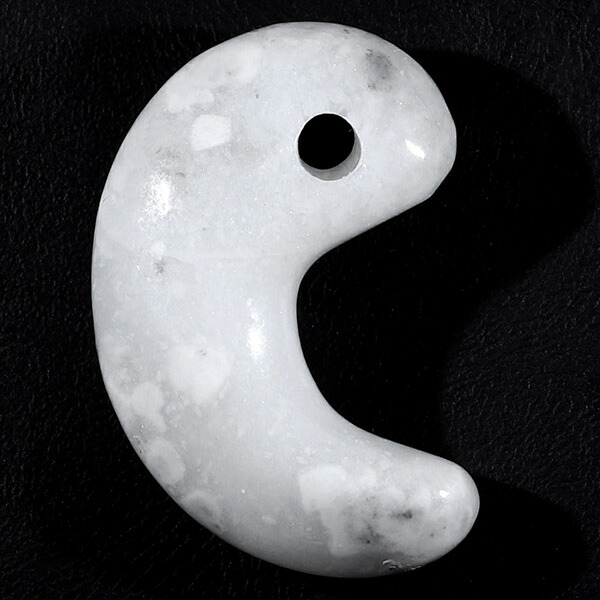 楽天市場】糸魚川翡翠 勾玉 縦約3cm 氷翡翠 アイスジェダイト 白翡翠