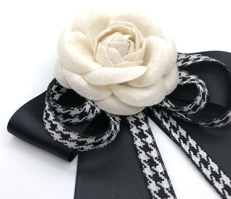 楽天市場】カメリア リボン ブローチ2 カラー ホワイト ・ ピンク