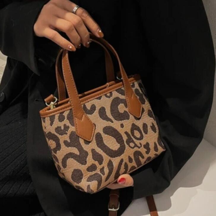 楽天市場】【在庫限り】 レオパード柄ショルダーバッグ 斜め掛け