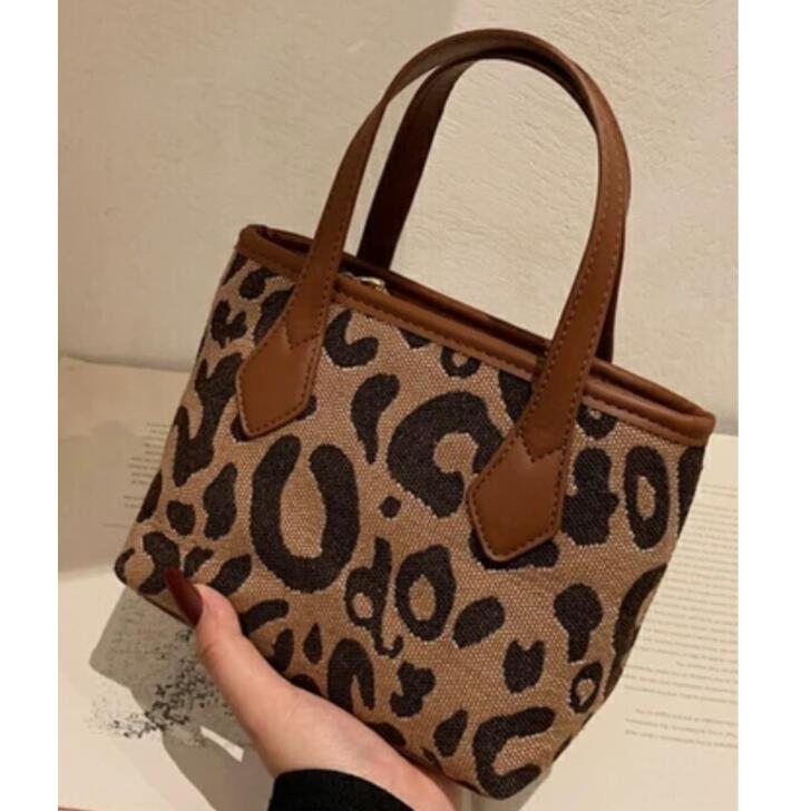 楽天市場】【在庫限り】 レオパード柄ショルダーバッグ 斜め掛け