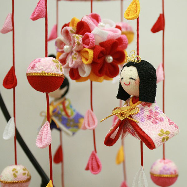 楽天市場】つまみ細工のお花とニッコリ笑顔のつるし雛 手作りキット
