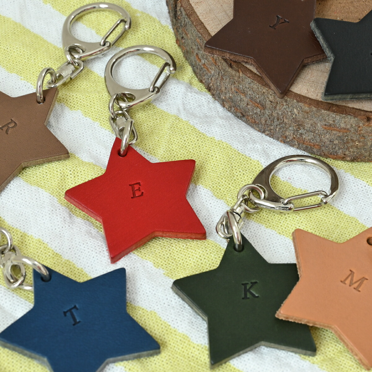 楽天市場】2個セット 革のイニシャルキーホルダー 星 イタリア革 お