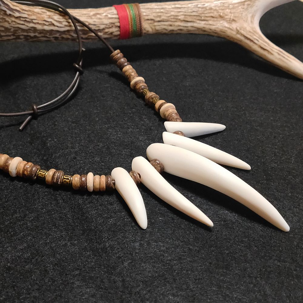 楽天市場】個性的! 鹿角 5連 牙型ネックレス 鹿の角 鹿 アクセサりー