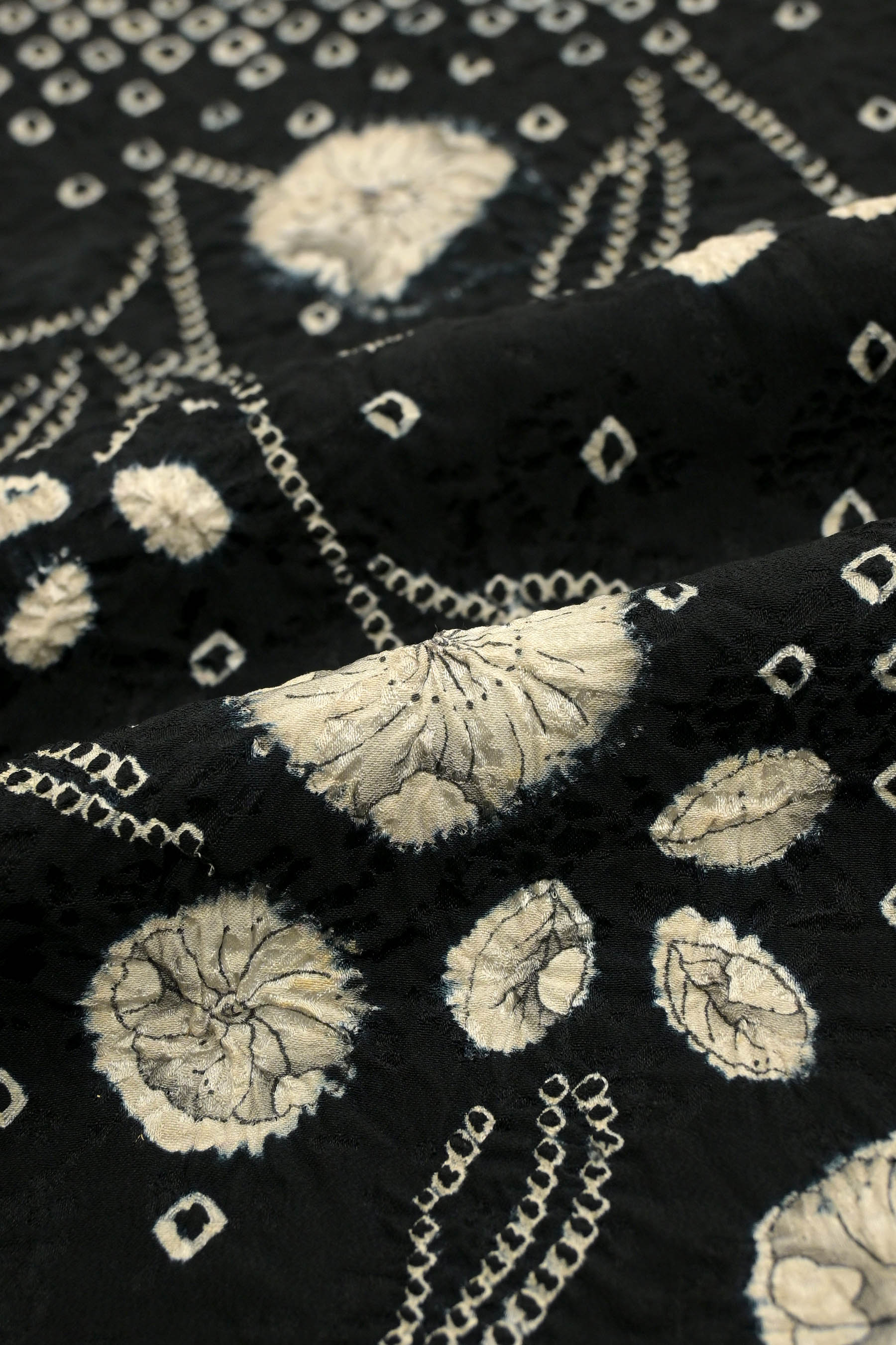 御仕立て上がり・中古美品】 特選絞り染め訪問着 「枝垂れ辻が花」 白