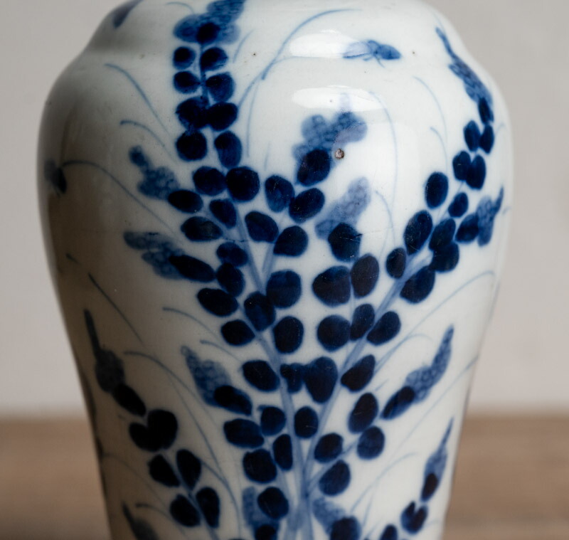 楽天市場】骨董○伊万里染付花蝶文花瓶○ | 明治時代-19世紀頃 | 肥前