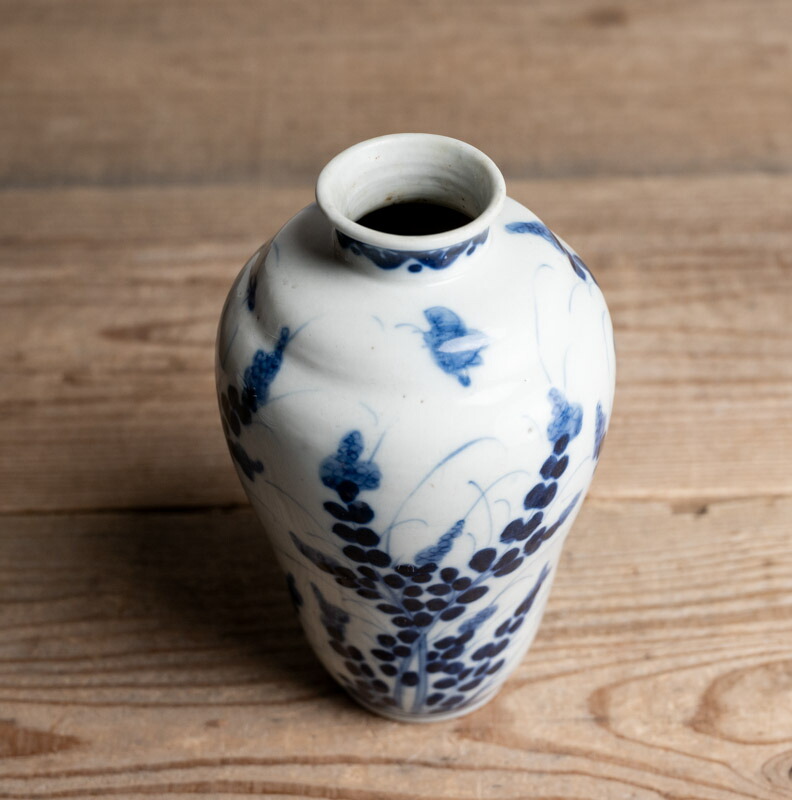 楽天市場】骨董○伊万里染付花蝶文花瓶○ | 明治時代-19世紀頃 | 肥前