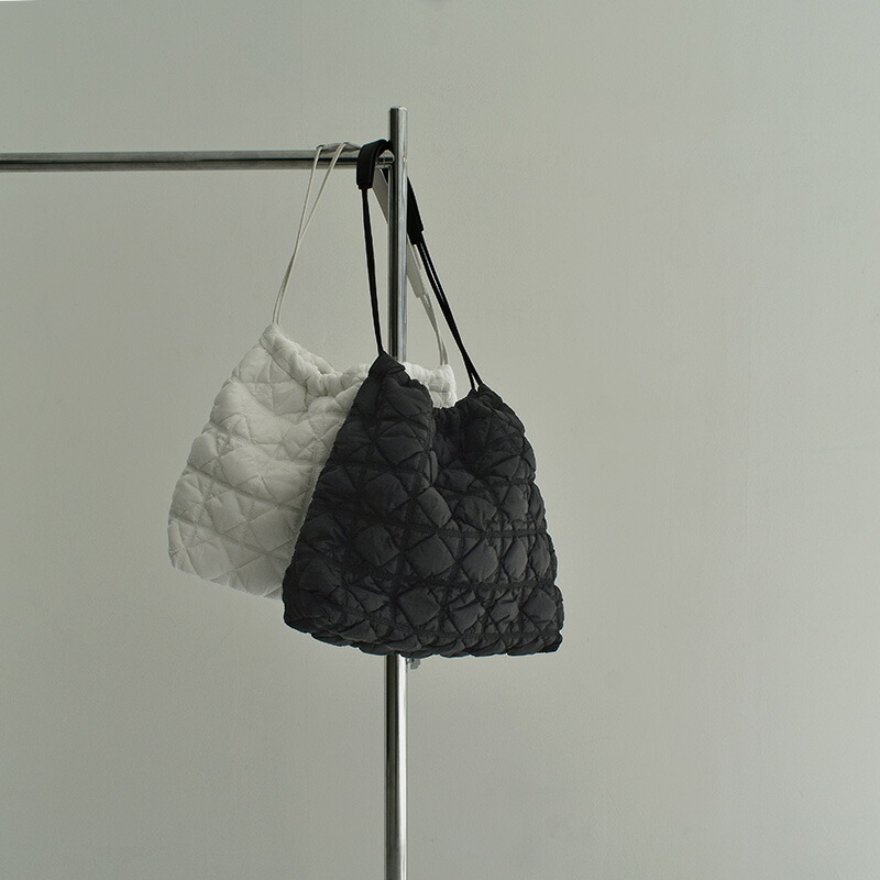 楽天市場】キルティングショルダートートバッグ ホワイト/ブラック