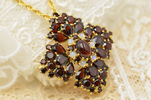 楽天市場】碌山 ガーネット オパール ブローチペンダント シックで上品