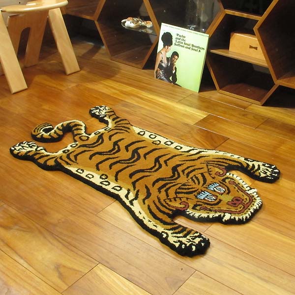 楽天市場】チベタン タイガー ラグ マット S 虎型 絨毯 100cm : RINKY