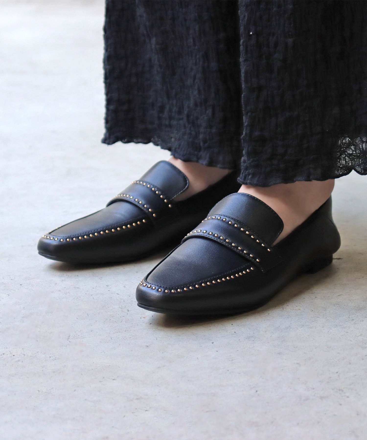 SFW｜ワンピース オフィス やわらか 踵が踏める マイクロスタッズ