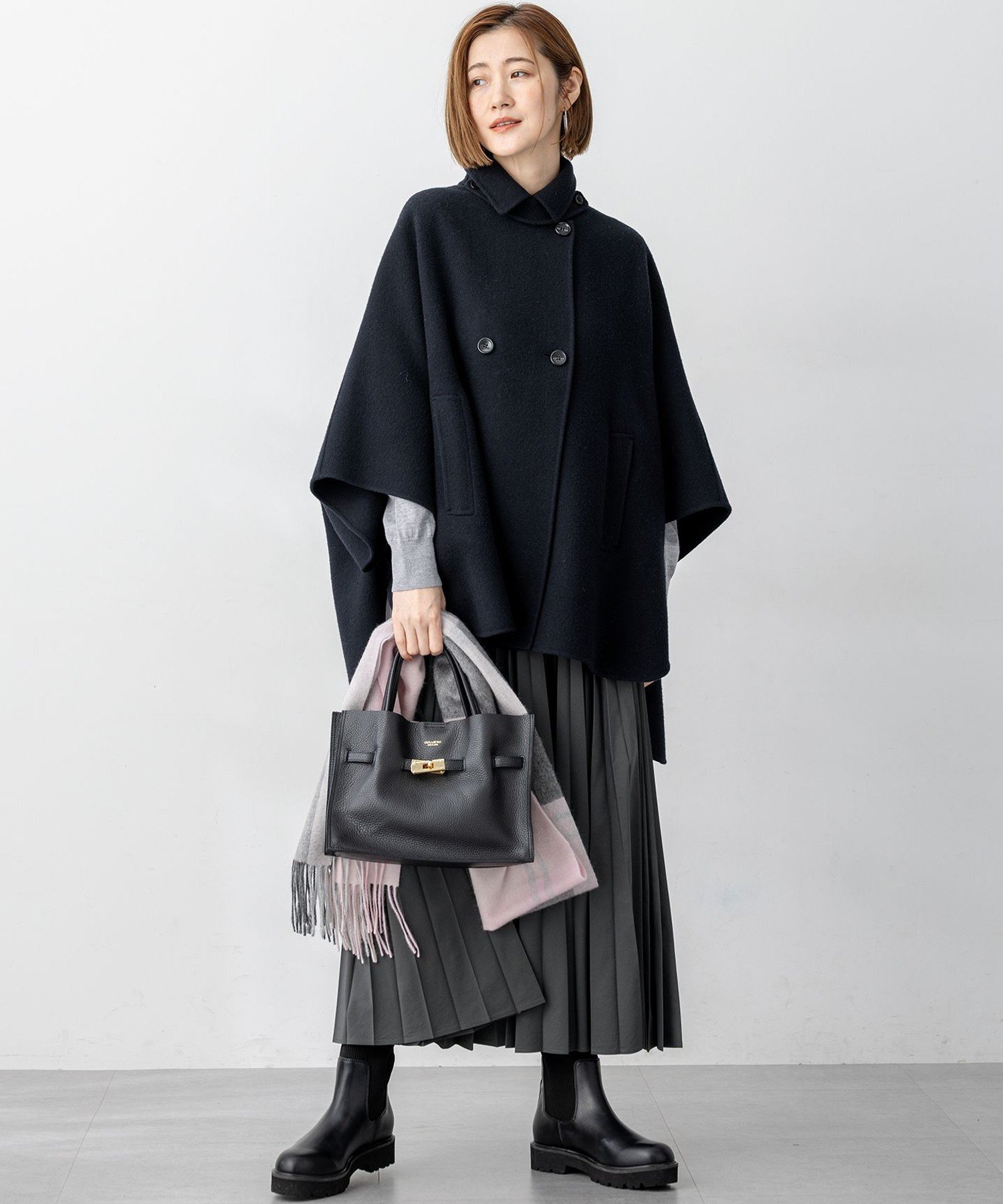 23区｜【見上愛さん着用/Oggi12月号掲載】ウールライトリバー ポンチョ