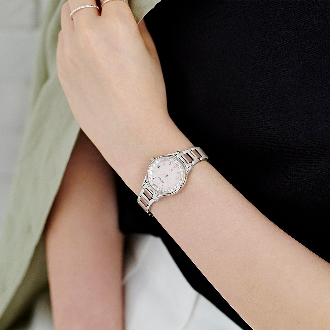 CITIZEN｜シチズン クロスシー 電波時計 シルバー・サクラピンク