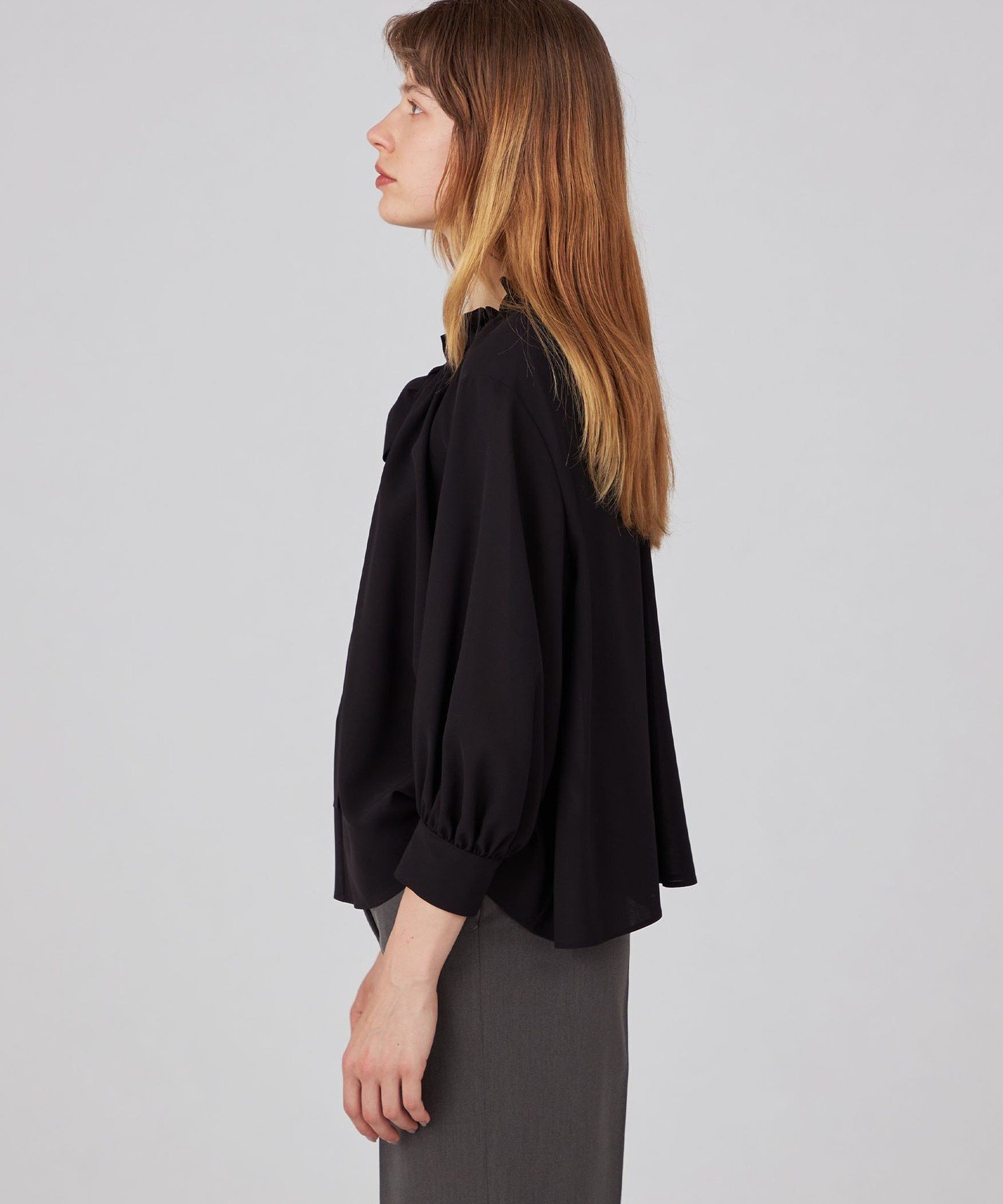 TOMORROWLAND｜シアートロ フリルネックブラウス | Rakuten Fashion