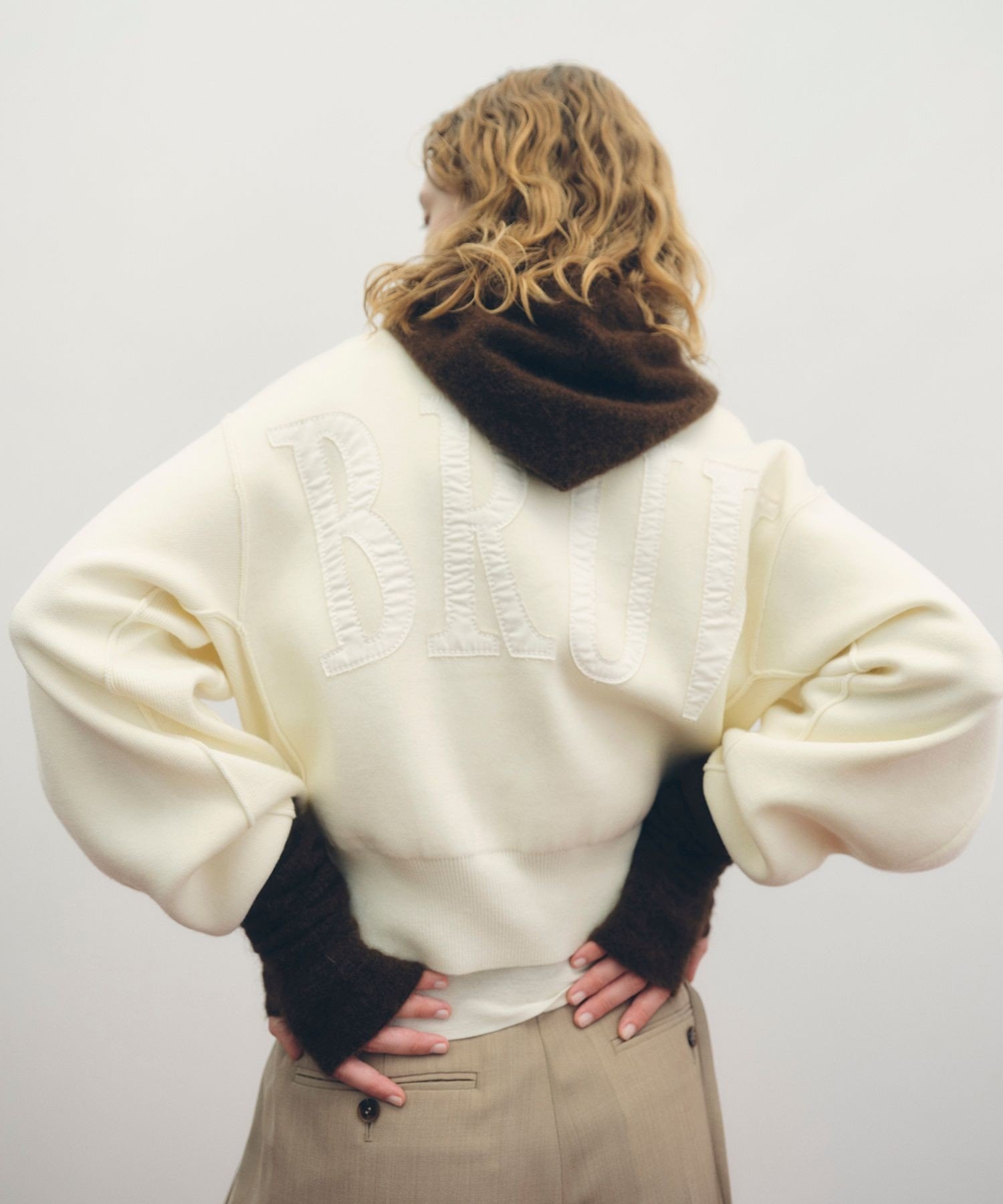 ADAM ET ROPE'｜【サステナブル】ロゴパッチスウェットニット