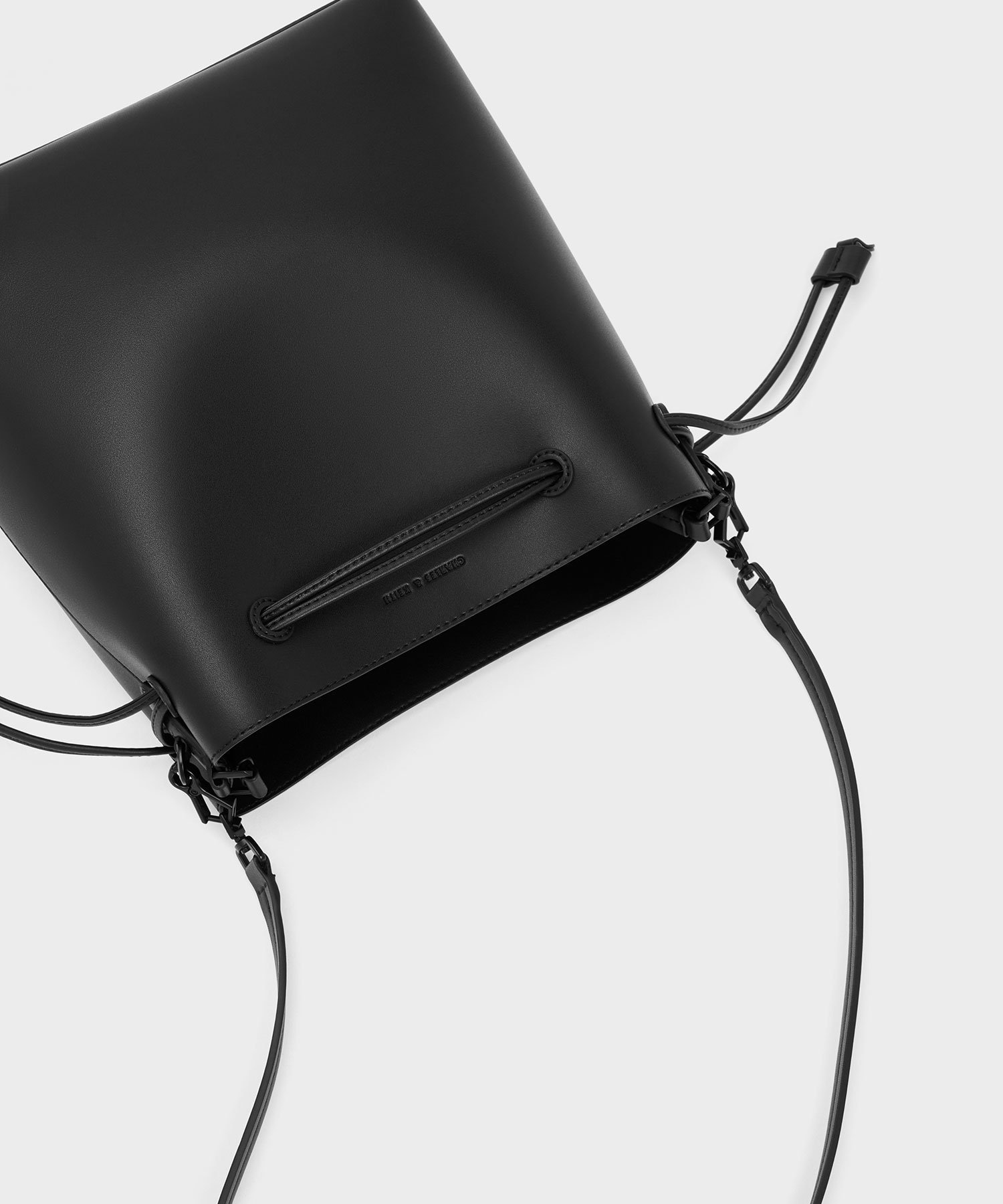 CHARLES & KEITH｜ドローストリング ホーボーバッグ | Rakuten Fashion