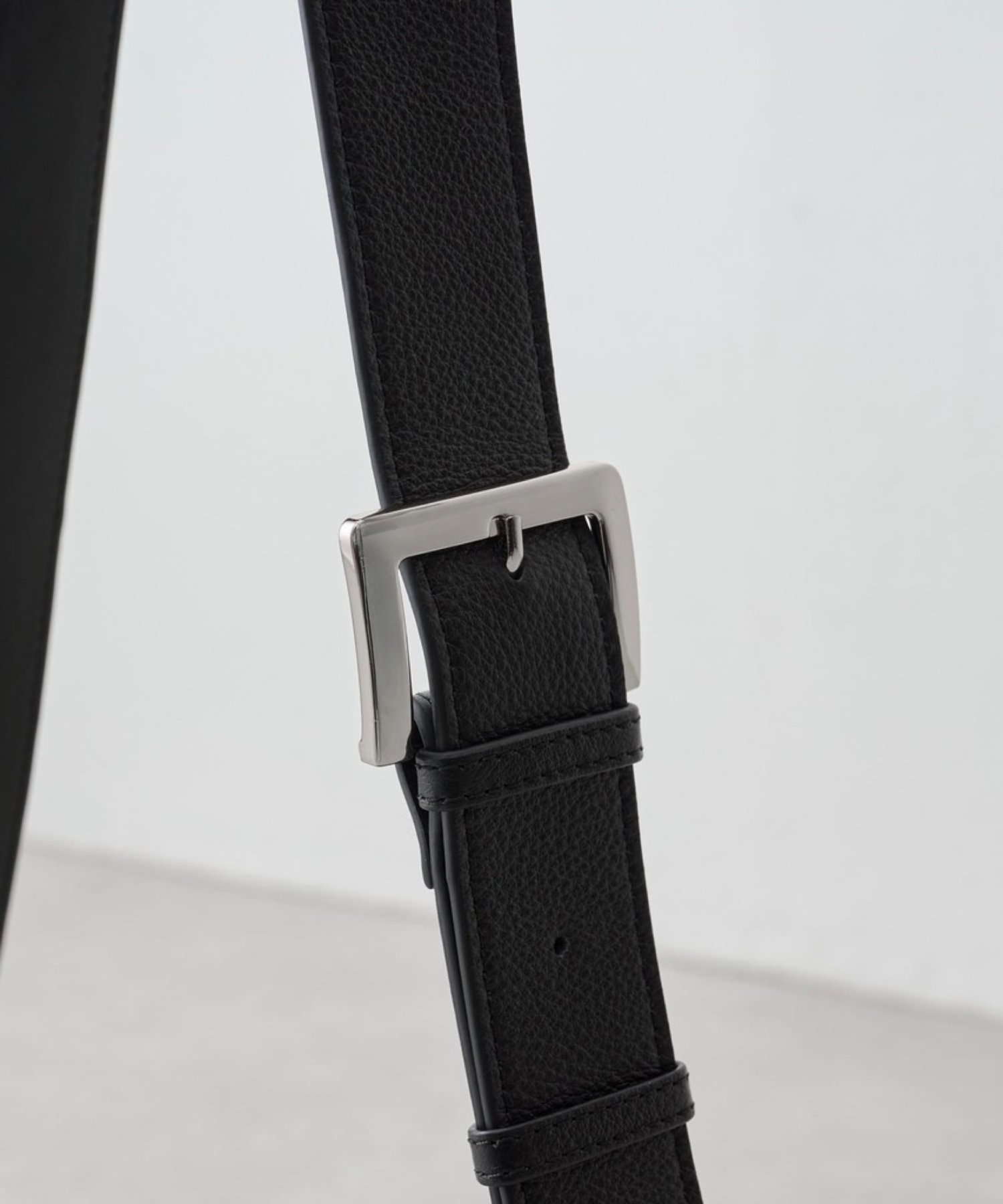 BEARDSLEY｜《本革》レザーボディバッグ | Rakuten Fashion(楽天