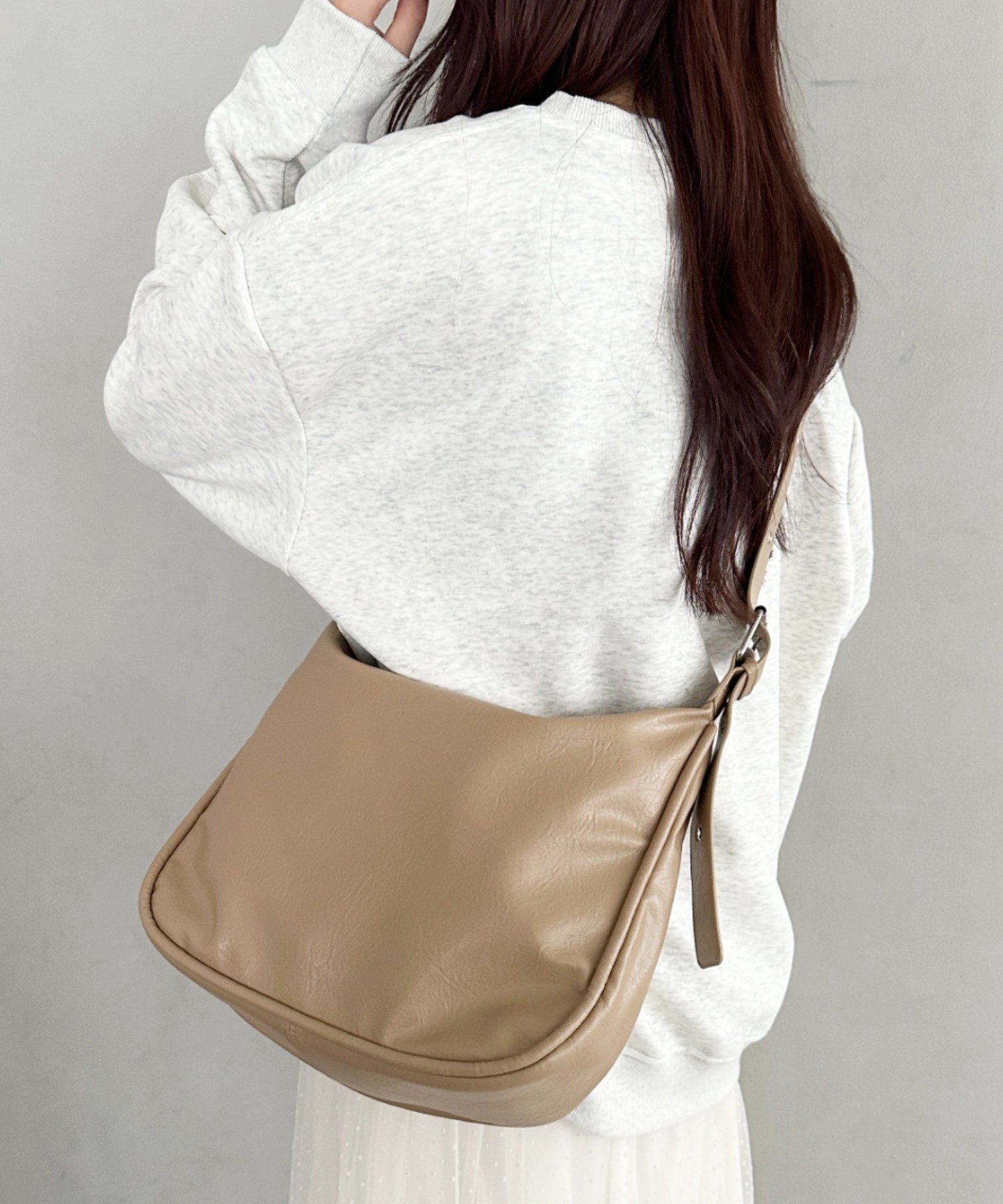 Outfitter lab｜【A4収納】大容量 フェイクレザーショルダーバッグ