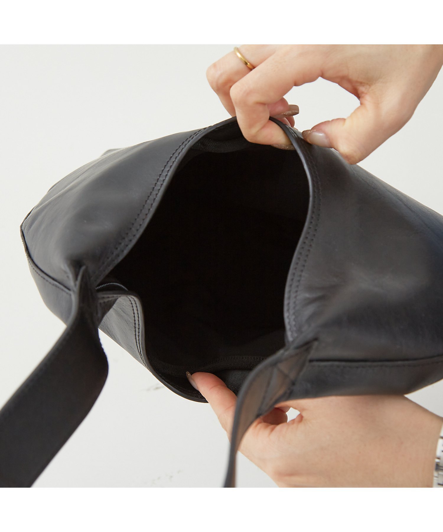 YArKA リアルレザーワンハンドルバッグ（wam3） レザーバッグ 本革 YArKA/ヤーカ】real leather round design one handle bag [wam3